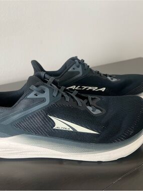 Altra Men's Torin 8, Black and White Athletic Running Shoes